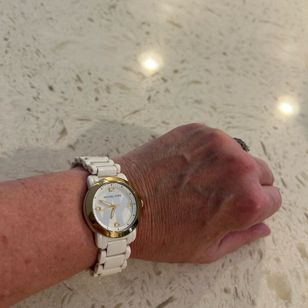 Michael Kors Gold and White—Stainless Steel Watch with NEW battery